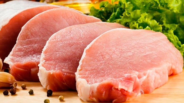 Como salgar carne de porco para conservar